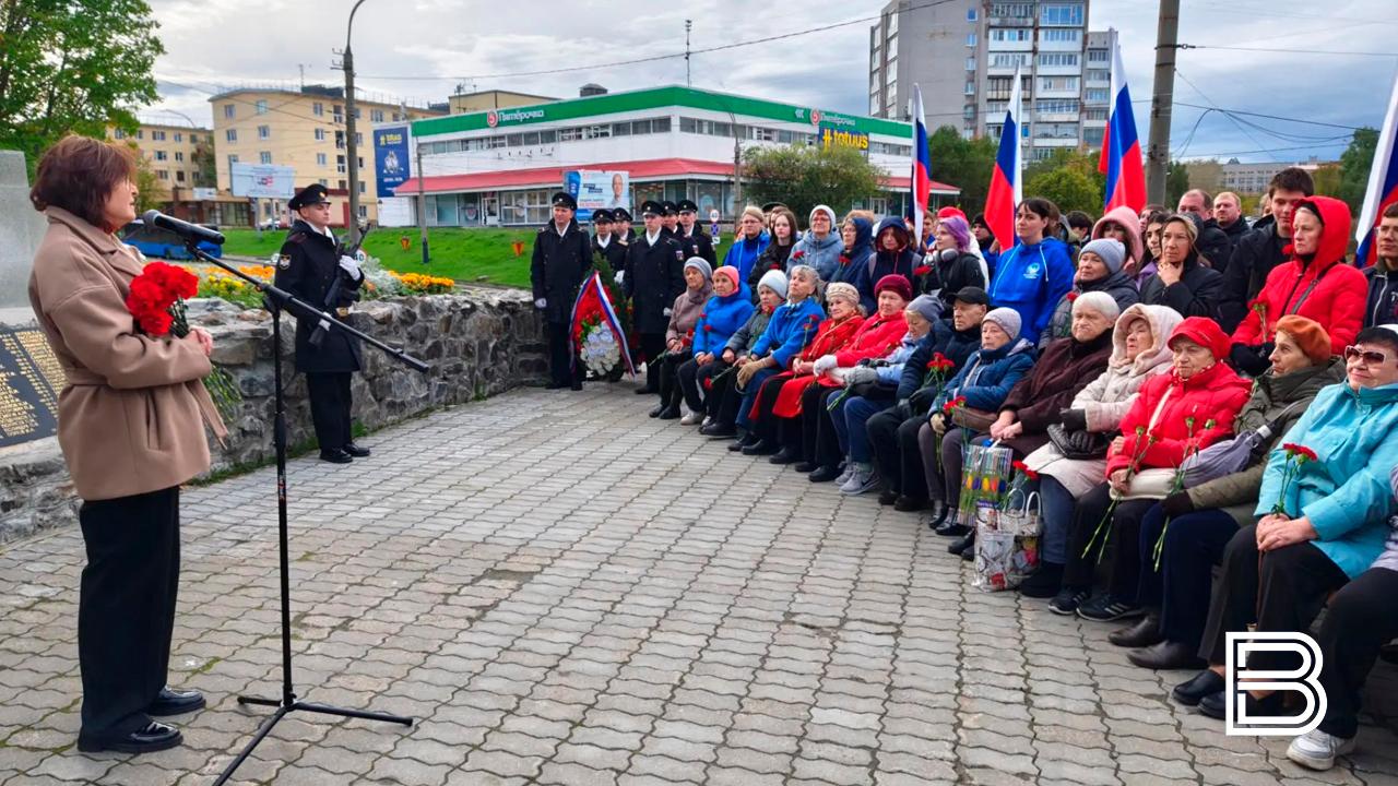 В Мурманске вспоминают подвиг воинов 6-й Героической комсомольской батареи
