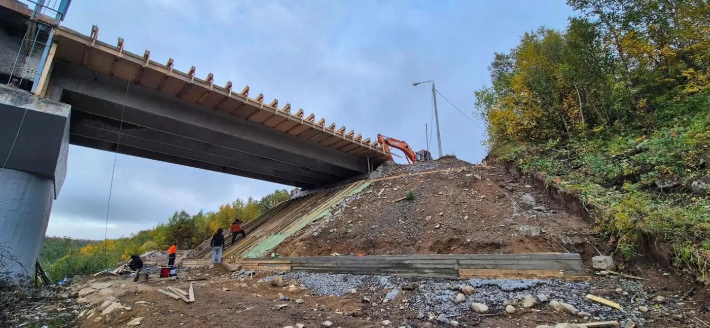 В Мурманской области продолжают ремонтные работы на трех мостах