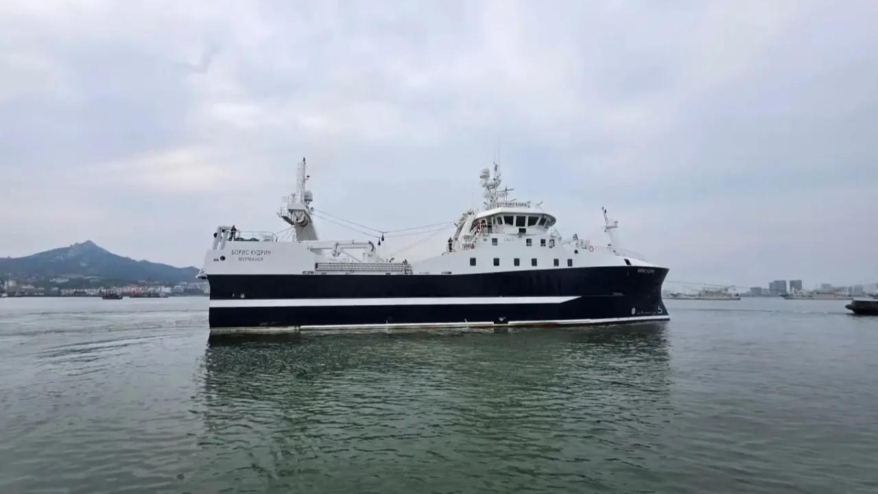 Современное рыболовное судно для Мурманска построили и спустили на воду в Китае