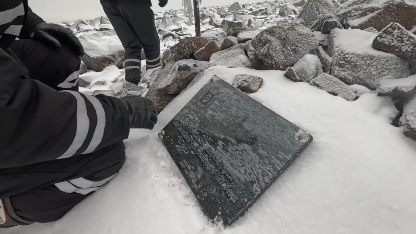 Моряки Северного флота почтили память исследователей Арктики на Новосибирских островах