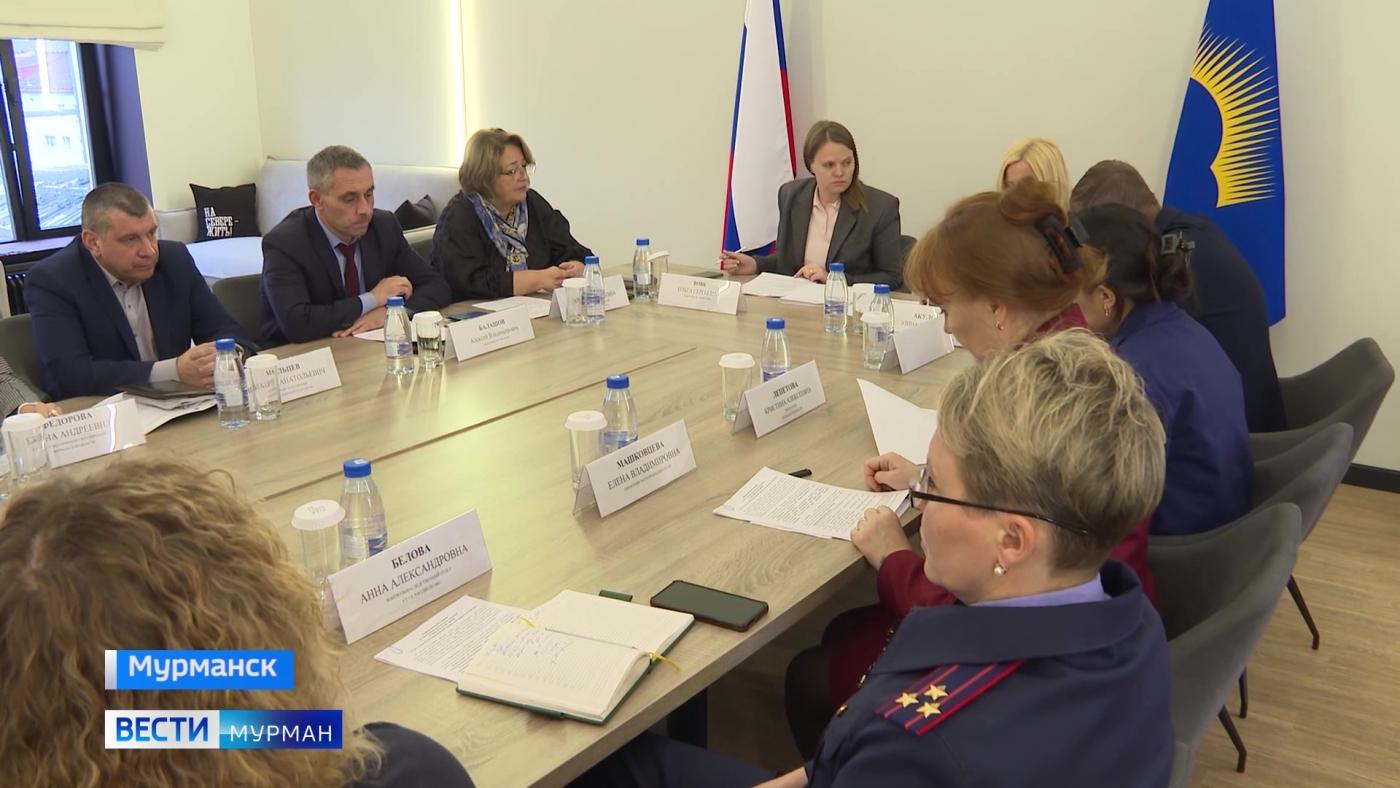 Управляющие компании Мурманска похвалили за хорошую дисциплину в части ремонта подъездов