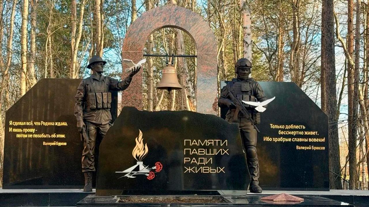 В Оленегорске открыли обновленный мемориал защитникам Отечества