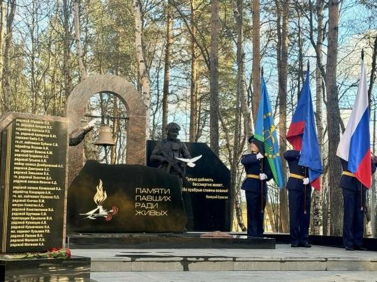 В Оленегорске открыли обновленный мемориал защитникам Отечества