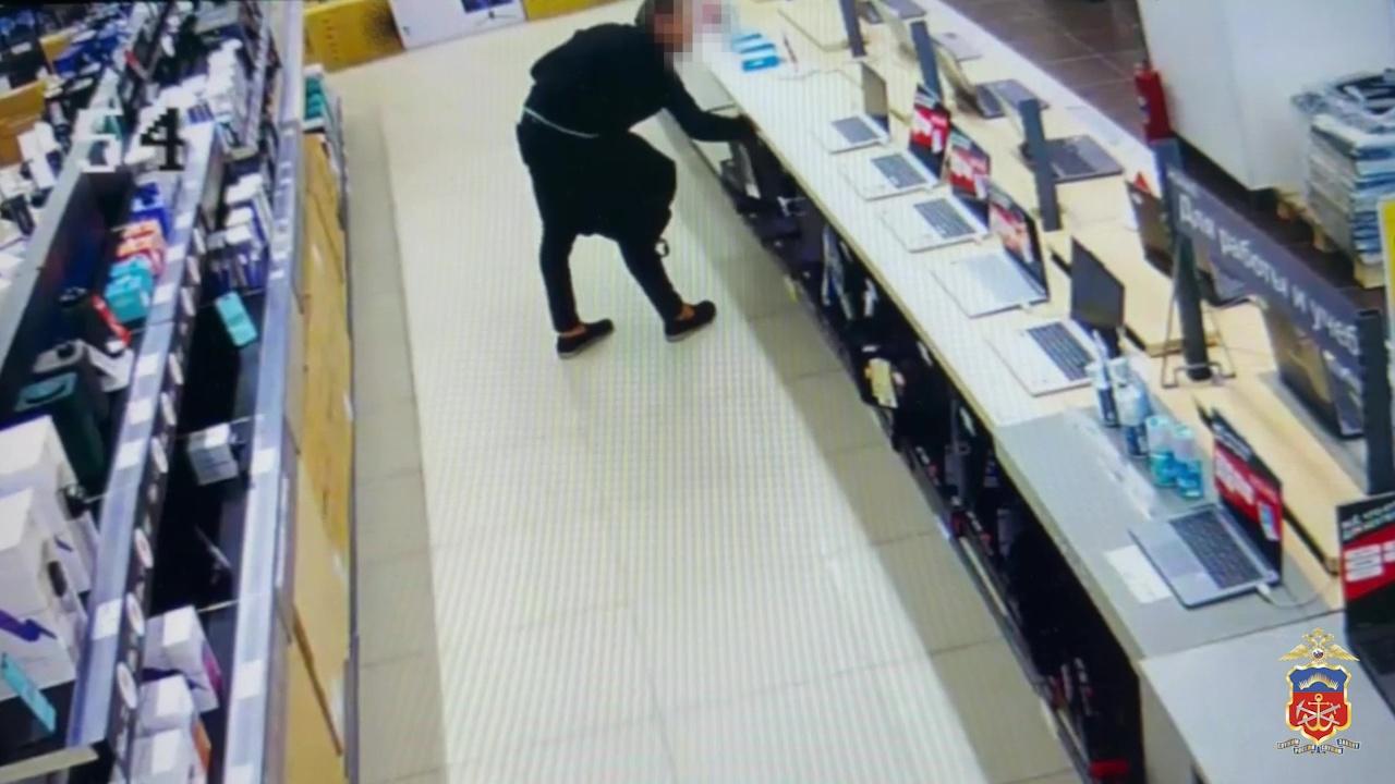 Похитителя дорогого ноутбука задержали в Мурманске