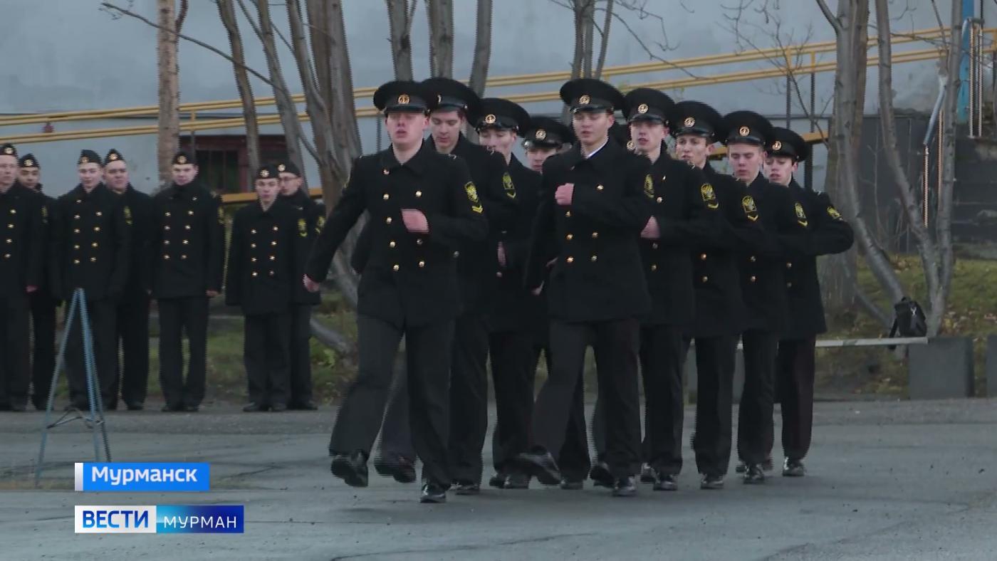 Морские традиции возвращаются в МАУ: первокурсники военно-морских специальностей прошли смотр строевой подготовки