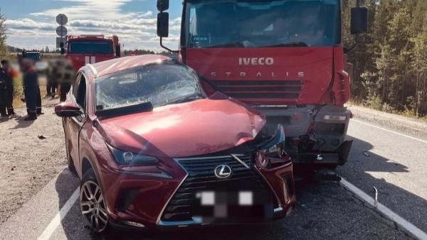 Уголовное дело по факту ДТП с "Лексусом" и фурой возбуждено в Кандалакше