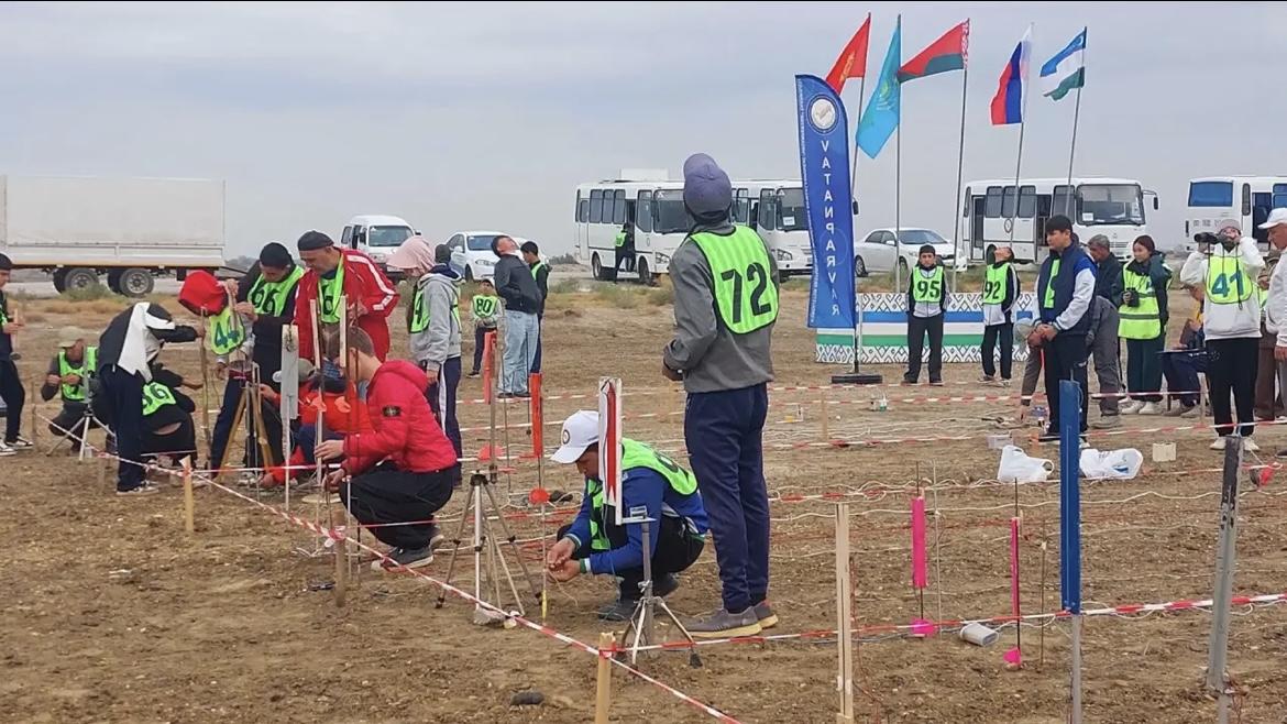 Полный комплект медалей привезли мурманчане с турнира ракетомоделистов в Бухаре