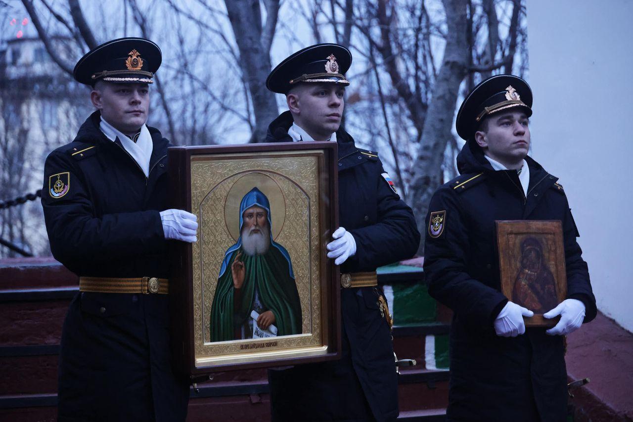 На Кольской флотилии передали иконы в храм-часовню Феодора Ушакова