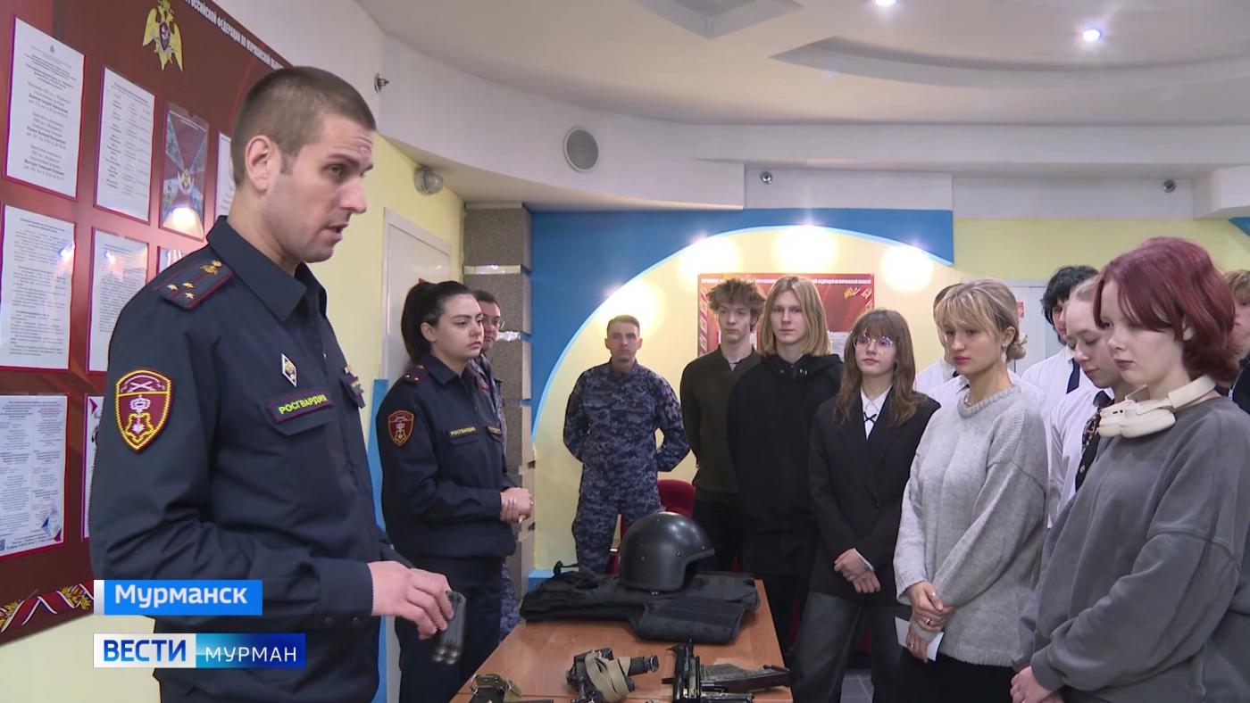 Уникальный автомат, крепкий шлем и телеуправляемый подводный аппарат: необычная экскурсия к сотрудникам вневедомственной охраны Росгвардии