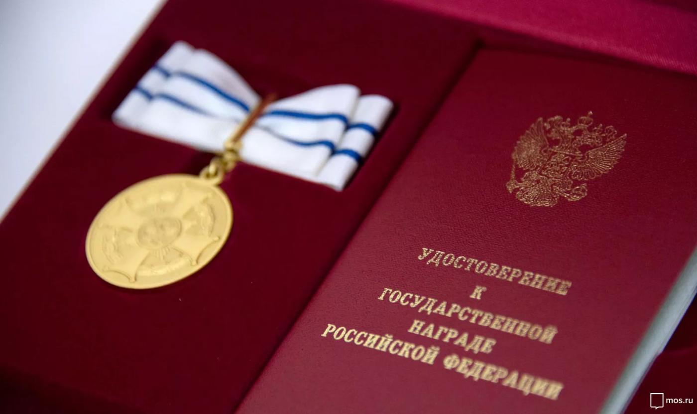 Президент наградил медалью ордена "Родительская слава" семью Запорожцевых из Мончегорска