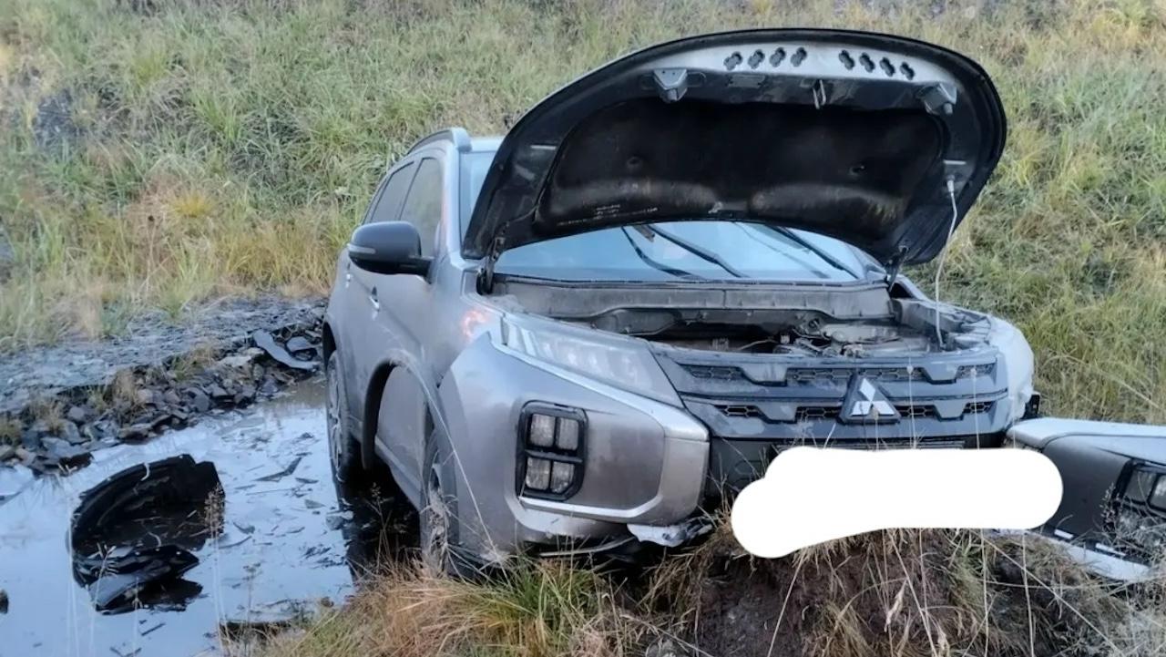 Автомобиль Mitsubishi вылетел в кювет на 1356 километре трассы "Кола"