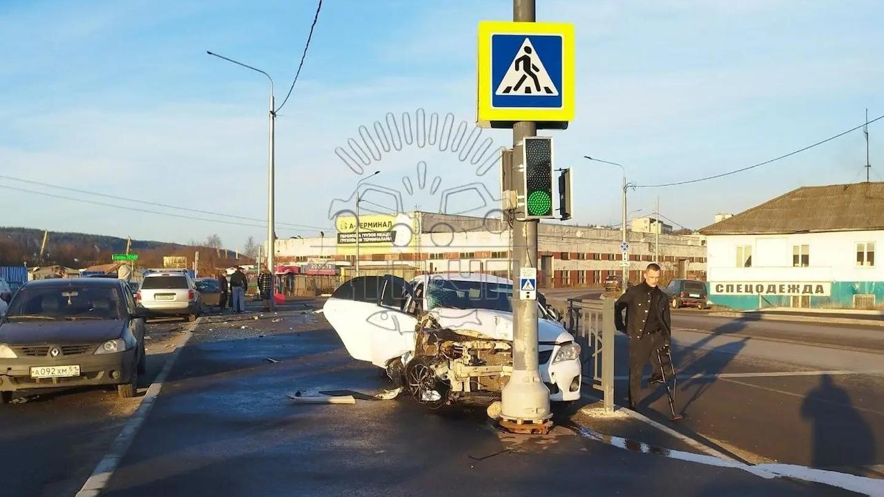 Пьяного водителя в Мурманске на Подгорной "остановил" столб